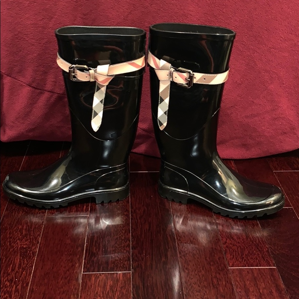 BURBERRY KENYON NOVA BELT RAINBOOT SIZE 6